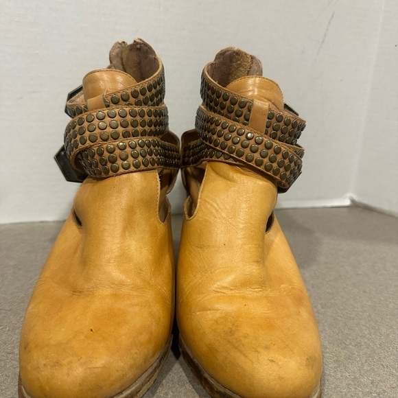 Vintage Jeffery Campbell Watson Distressed Leather Studded Cutout Ankle Boots 7 - Picture 3 of 8